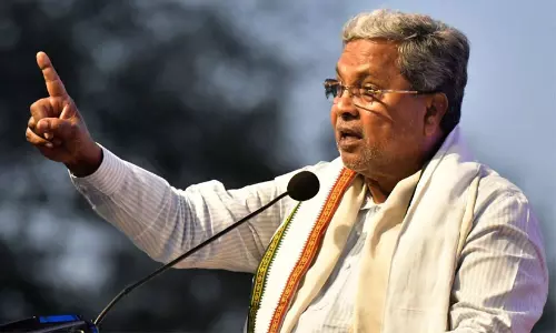 കർണാടകയിൽ വിദ്യാർഥികളുടെ മൊബൈൽ ഫോൺ ഉപയോഗം നിരോധിക്കുന്നത് പരിഗണനയിലെന്ന് സിദ്ധരാമയ്യ