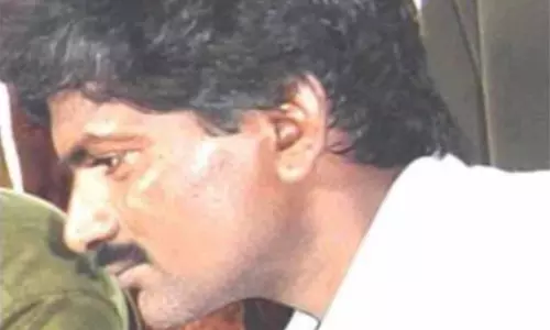 മാവോയിസ്റ്റ് നോതാവ് തിപ്പിരി തിരുപ്പതി കീഴടങ്ങി