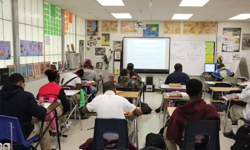 ക​ർ​ണാ​ട​ക ഭാ​ഷാ ന്യൂ​ന​പ​ക്ഷ ആ​നു​കൂ​ല്യ​ങ്ങ​ൾ മ​ല​യാ​ളി വി​ദ്യാ​ർ​ഥി​ക​ൾ​ക്കും ല​ഭ്യ​മാ​ക്ക​ണം