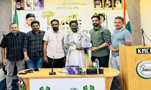 കെ.​എം.​സി.​സി സ്വീ​ക​ര​ണം ന​ൽ​കി