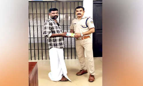 കുംഭമേളക്കിടെ നഷ്ടപ്പെട്ട ഫോൺ കണ്ടെത്തി ഉടമക്ക്​ നൽകി പൊലീസ്