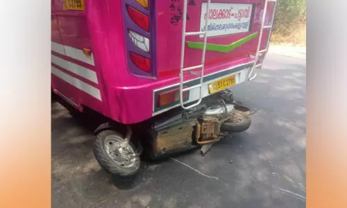 ബസിന് പിറകിൽ ബൈക്ക് ഇടിച്ച് യുവാവിന് പരിക്ക്
