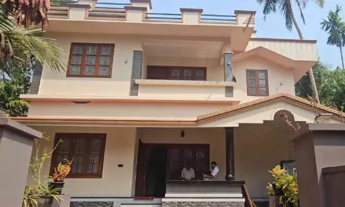 ഇരിങ്ങണ്ണൂരിൽ വീട് കുത്തിത്തുറന്ന് കവർച്ച; 12 പവനും 7000 രൂപയും നഷ്ടമായി ഇരിങ്ങണ്ണൂരിൽ വീട് കുത്തിത്തുറന്ന് കവർച്ച; 12 പവനും 7000 രൂപയും നഷ്ടമായി