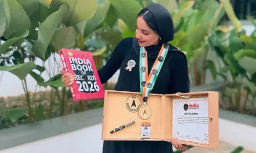 മെ​ഹ​ന്തി​യി​ൽ വി​സ്മ​യം തീ​ർ​ത്ത് പ്ര​വാ​സി​യു​ടെ മ​ക​ൾ