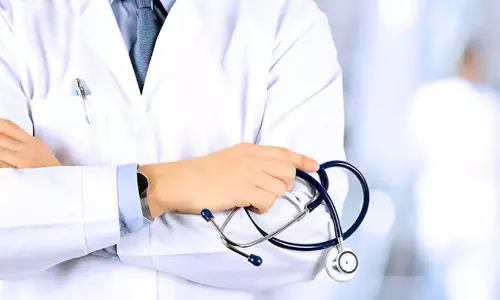 രോഗികളെ വലച്ച് ഡോക്ടർമാർ സമരം തുടരുന്നു; ശസ്ത്രക്രിയകൾക്ക് നിയന്ത്രണം: രോഗികൾ വീട്ടിലേക്ക് മടങ്ങി