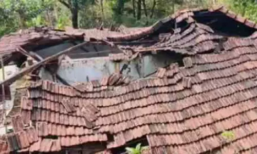 വേനൽമഴ വീട് തകർന്നുവീണു വേനൽമഴ വീട് തകർന്നുവീണു