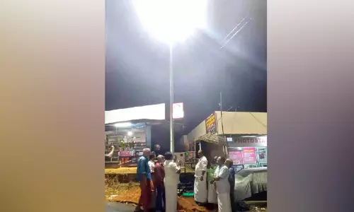 അ​സം​ബ​നി ക​വ​ല​യി​ൽ ഇ​നി ഹൈ​മാ​സ്റ്റ് വെ​ളി​ച്ചം