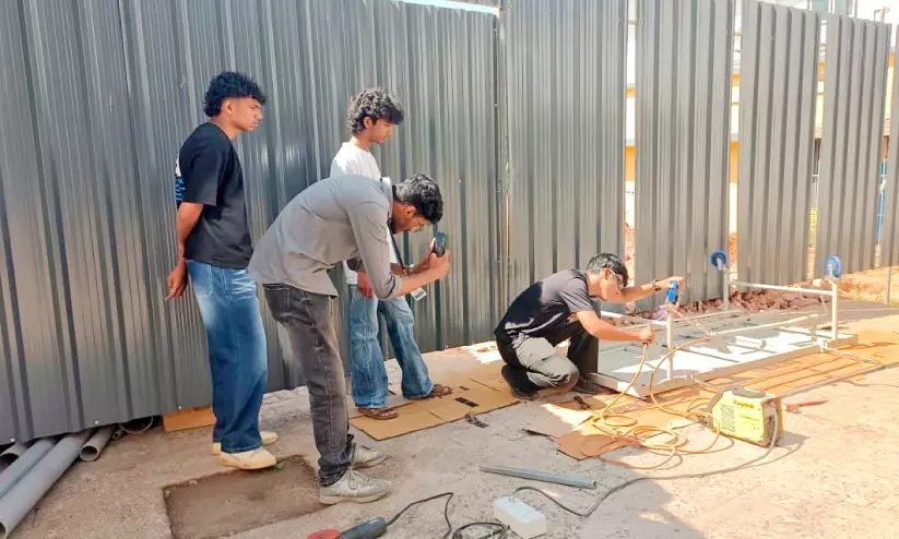 വിദ്യാർഥികൾ നന്നാക്കിയത് 44.5 ലക്ഷം രൂപയുടെ ഫർണിച്ചറുകൾ വിദ്യാർഥികൾ നന്നാക്കിയത് 44.5 ലക്ഷം രൂപയുടെ ഫർണിച്ചറുകൾ