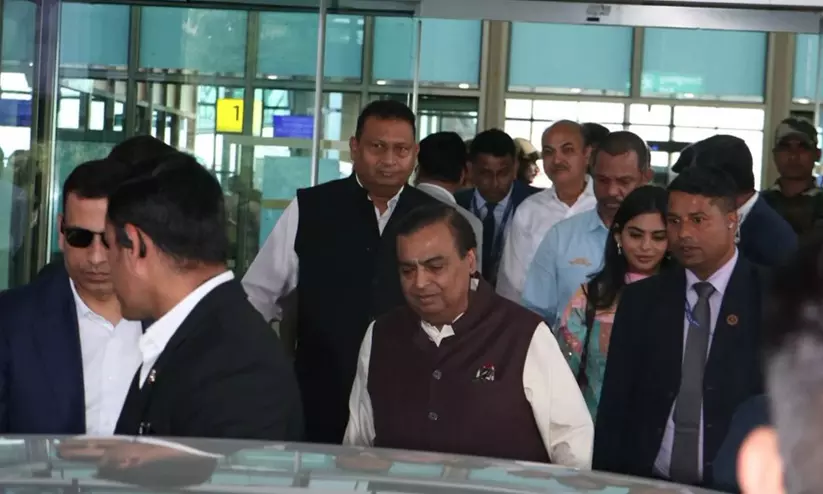 വിരോഷിന്റെ കല്യാണം; ആഘോഷങ്ങളിൽ പങ്കെടുക്കാൻ അംബാനി കുടുംബം ഉദയ്പുരിലെത്തി വിരോഷിന്റെ കല്യാണം; ആഘോഷങ്ങളിൽ പങ്കെടുക്കാൻ അംബാനി കുടുംബം ഉദയ്പുരിലെത്തി