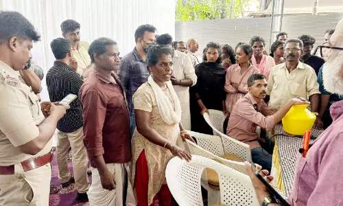 പട്ടികവർഗക്കാർക്കുള്ള ഭൂമി വിതരണം തടഞ്ഞു