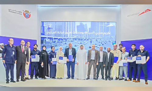 മി​ക​ച്ച ഡ്രൈ​വി​ങ്​ പ​രി​ശീ​ല​ക​ർ​ക്കും സ്ഥാ​പ​ന​ങ്ങ​ൾ​ക്കും ആ​ദ​രം