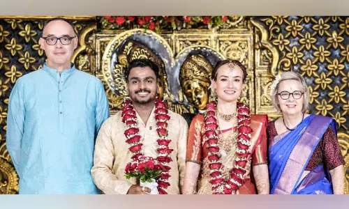 ദേശാതിർത്തികളെ പ്രണയത്തിലലിയിച്ച്  ശരത്തും മനോണും ഒന്നായി