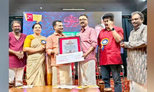 മ​ല​യാ​ളം മി​ഷ​ൻ പു​ര​സ്‌​കാ​രം ഏ​റ്റു​വാ​ങ്ങി ക​ല കു​വൈ​ത്ത്