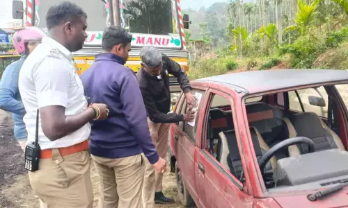 പാതയോരങ്ങളിലെ ഉപയോഗശൂന്യമായ വാഹനങ്ങൾ നീക്കം ചെയ്യണം