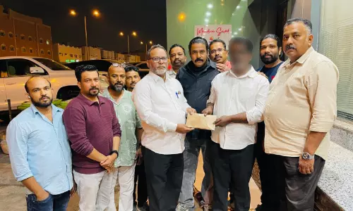 സ​ഹ​പ്ര​വ​ർ​ത്ത​ക​ർ ധ​ന​സ​ഹാ​യം ന​ൽ​കി