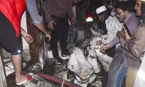 മീററ്റിൽ വീടിന് തീപിടിച്ചു: ഒരു കുടുംബത്തിലെ അഞ്ച് കുട്ടികളടക്കം ആറ് പേർ മരിച്ചു