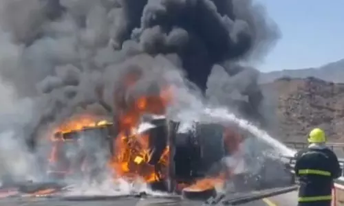 ഇ​സ്ക്കി​യി​ൽ ലോ​റി മ​റി​ഞ്ഞ് തീ​പി​ടി​ത്തം; ഒ​രാ​ൾ​ക്ക് പ​രി​ക്ക്