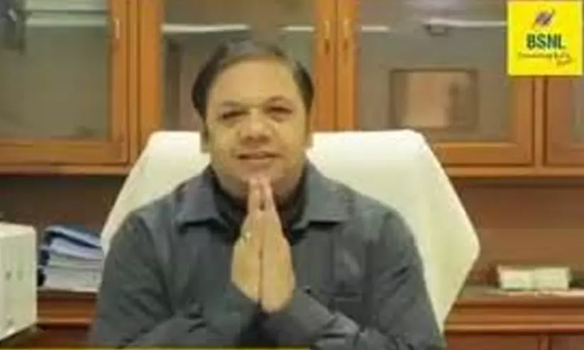 പ്രയാഗ് രാജ് സന്ദർശനം; രണ്ട് ദിവസത്തേക്ക് 50 ജീവനക്കാർ, വിവാദത്തിലായി ബി.എസ്.എൻ.എൽ ഡയറക്ടർ വിവേക് ബൻസാൽ പ്രയാഗ് രാജ് സന്ദർശനം; രണ്ട് ദിവസത്തേക്ക് 50 ജീവനക്കാർ, വിവാദത്തിലായി ബി.എസ്.എൻ.എൽ ഡയറക്ടർ വിവേക് ബൻസാൽ