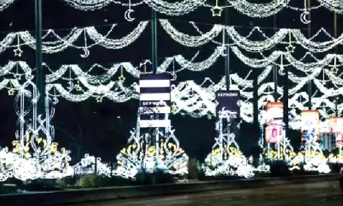 വ​ർ​ണ വെ​ളി​ച്ച​ത്തി​ൽ തി​ള​ങ്ങി അ​ബൂ​ദ​ബി റോ​ഡു​ക​ൾ