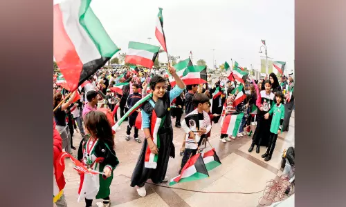 ആ​ഘോ​ഷ​ങ്ങ​ൾ അ​തി​രു​വി​ട​രു​ത്