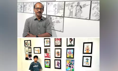 കാൻവാസിൽ ചായക്കൂട്ടുകൾ നിറച്ച് ഈ അച്ഛനും മകനും...