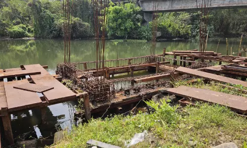 യാഥാർഥ്യമാകുമോ നാടിന്‍റെ സ്വപ്നം...?  എങ്ങുമെത്താതെ കയ്പമംഗലം കാക്കാത്തിരുത്തി കടവിലെ ബോട്ട് ജെട്ടി നിർമാണം