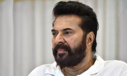 മമ്മൂട്ടി ഒഴികെ മറ്റാരും ആ സിനിമയിൽ വിശ്വസിച്ചില്ല; ഒടുവിൽ ബജറ്റിന്റെ പത്തിരട്ടി വരുമാനം, മോഹൻലാലിന്റെ ബോക്സ് ഓഫിസ് റെക്കോർഡ് തകർത്ത മുന്നേറ്റം മമ്മൂട്ടി ഒഴികെ മറ്റാരും ആ സിനിമയിൽ വിശ്വസിച്ചില്ല; ഒടുവിൽ ബജറ്റിന്റെ പത്തിരട്ടി വരുമാനം, മോഹൻലാലിന്റെ ബോക്സ് ഓഫിസ് റെക്കോർഡ് തകർത്ത മുന്നേറ്റം