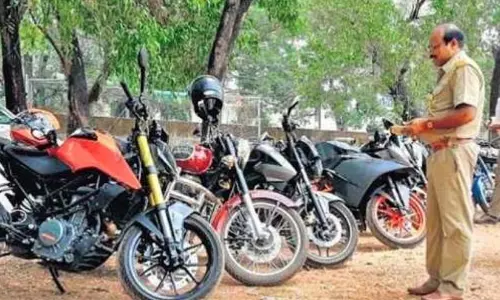 ഘടനാമാറ്റം വരുത്തിയ ഇരുചക്ര വാഹനങ്ങൾ ഭീഷണിയാവുന്നു