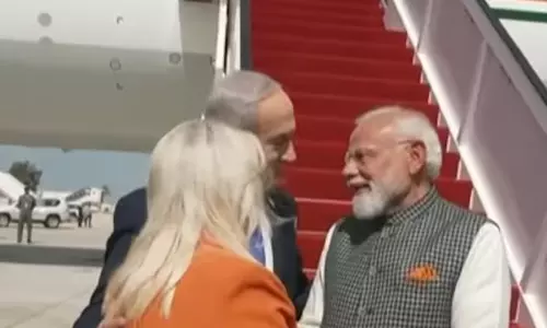 നരേന്ദ്ര മോദി ഇസ്രായേലിൽ; വിമാനത്താവളത്തിലെത്തി സ്വീകരിച്ച് നെതന്യാഹു