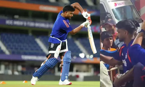 സഞ്ജുവിന്റെ ഓട്ടോഗ്രാഫിനായി തിരക്കുകൂട്ടി ആരാധകർ; ചെന്നൈയിൽ താരത്തെ കളിപ്പിക്കണമെന്ന് സുരേഷ് റെയ്ന സഞ്ജുവിന്റെ ഓട്ടോഗ്രാഫിനായി തിരക്കുകൂട്ടി ആരാധകർ; ചെന്നൈയിൽ താരത്തെ കളിപ്പിക്കണമെന്ന് സുരേഷ് റെയ്ന