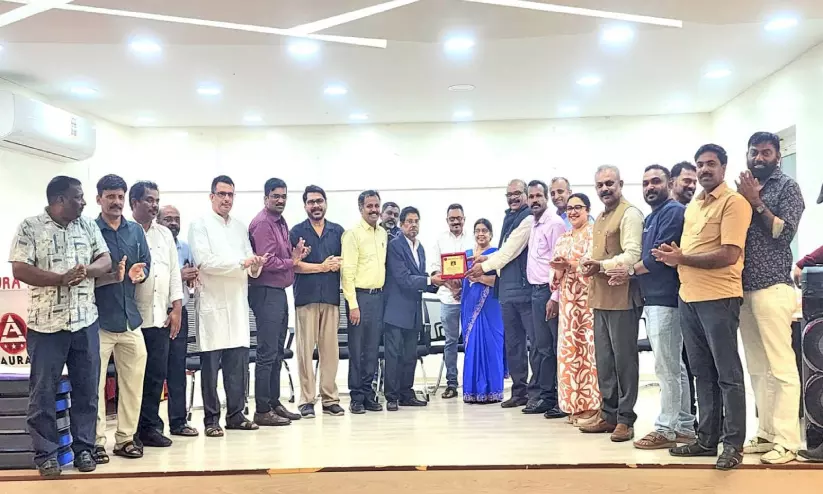 യാത്രയയപ്പ് നൽകി യാത്രയയപ്പ് നൽകി