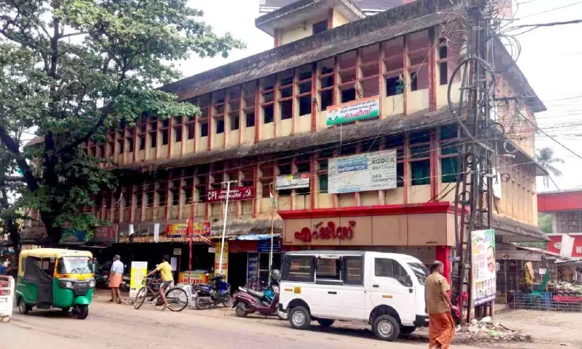 അരൂർ പഞ്ചായത്ത് ഷോപ്പിങ് സെന്റർ പുനർനിർമാണത്തിന് 42 ലക്ഷം അരൂർ പഞ്ചായത്ത് ഷോപ്പിങ് സെന്റർ പുനർനിർമാണത്തിന് 42 ലക്ഷം