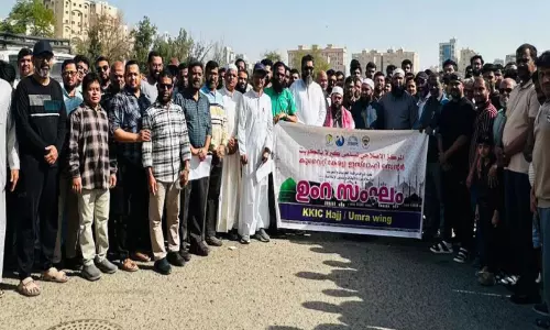 കെ.​കെ.​ഐ.​സി ഉം​റ സം​ഘ​ത്തി​ന് യാ​ത്ര​യ​യ​പ്പ് ന​ൽ​കി