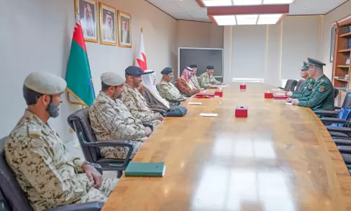 വി​ര​മി​ക്കു​ന്ന ചൈ​നീ​സ് മി​ലി​ട്ട​റി അ​റ്റാ​ഷെ​യ്ക്ക് യാ​ത്ര​യ​യ​പ്പ് ന​ൽ​കി ബി.​ഡി.​എ​ഫ്