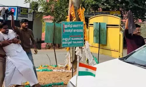 മന്ത്രി വീണ ജോര്ജിനെതിരെ പ്രതിഷേധം; യൂത്ത് ലീഗ് നേതാവിന പരിക്ക് മന്ത്രി വീണ ജോര്ജിനെതിരെ പ്രതിഷേധം; യൂത്ത് ലീഗ് നേതാവിന പരിക്ക്