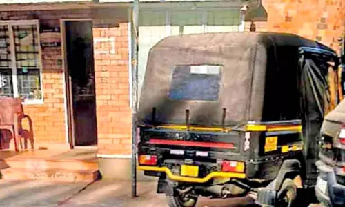 ചുണയുണ്ടെങ്കിൽ വന്ന് കത്തിക്കെടാ; കാണട്ടെ