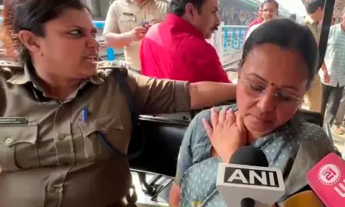 ആരോഗ്യമന്ത്രിയെ കെ.എസ്.യു ആക്രമിക്കുന്ന ദൃശ്യം തരൂ, ഒരു പവൻ സ്വർണ്ണം തരാം-  യൂത്ത് കോൺഗ്രസ്‌