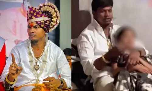 മാതാപിതാക്കൾക്ക് മുമ്പിൽ പെൺകുട്ടിക്കെതിരെ ലൈംഗികാതിക്രമം; കർണാടകയിൽ ആൾദൈവത്തിനെതിരെ പോക്‌സോ കേസ്