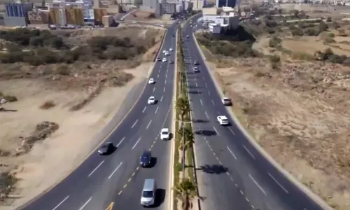 അബഹയിലെ അൽ ഖുറൈഖർ റോഡ് നവീകരിക്കുന്നു അബഹയിലെ അൽ ഖുറൈഖർ റോഡ് നവീകരിക്കുന്നു