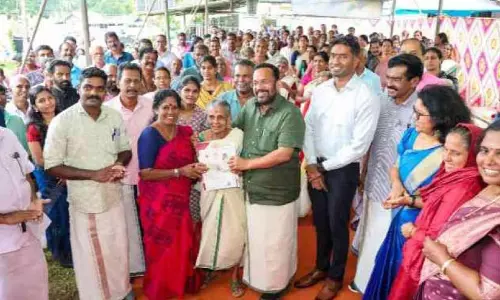 പ​ട്ട​യ വി​ത​ര​ണ​ത്തി​ൽ ച​രി​ത്ര നേ​ട്ടം