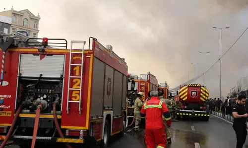 ഇറാൻ വ്യവസായ സമുച്ചയത്തിൽ വൻ തീപിടിത്തം ഇറാൻ വ്യവസായ സമുച്ചയത്തിൽ വൻ തീപിടിത്തം