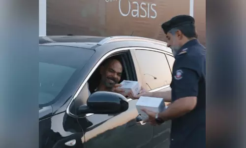 യാ​ത്ര​ക്കാ​ർ​ക്ക് ഇ​ഫ്താ​ർ കി​റ്റു​മാ​യി അ​ബൂ​ദ​ബി ക​സ്റ്റം​സ്