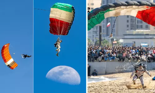 ദേ​ശീ​യ-​വി​മോ​ച​ന ദി​നം; ആ​വേ​ശം വി​ത​റി വ്യോ​മ, നാ​വി​ക പ്ര​ദ​ർ​ശ​ന​ങ്ങ​ൾ