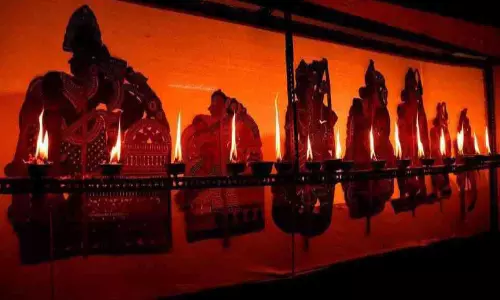 കാ​വ​ശ്ശേ​രി​യി​ൽ തോ​ൽ​പാ​വ​ക്കൂ​ത്ത് തു​ട​ങ്ങി