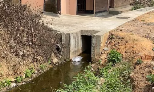 ഡ്രെയിനേജ് നിർമാണം പാതിവഴിയിൽ; ദുരിതം