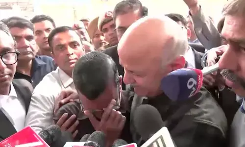 സത്യം വിജയിച്ചു; മാധ്യമങ്ങൾക്ക് മുന്നിൽ പൊട്ടിക്കരഞ്ഞ് അരവിന്ദ് കെജ്രിവാൾ