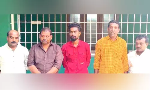 ഇരുതലമൂരിയുമായി അഞ്ചംഗസംഘം പിടിയിൽ ഇരുതലമൂരിയുമായി അഞ്ചംഗസംഘം പിടിയിൽ