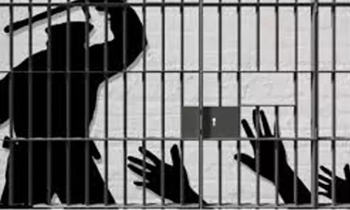 മൂന്നാം മുറ പ്രയോഗിച്ച നാലു പൊലീസുകാർക്ക് സസ്പെൻഷൻ