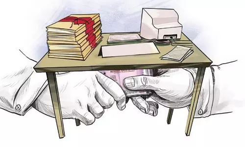 കൈക്കൂലി കേസിൽ ഉദ്യോഗസ്ഥന് ഏഴ് വർഷം കഠിന തടവും ഒരു ലക്ഷം രൂപ പിഴയും