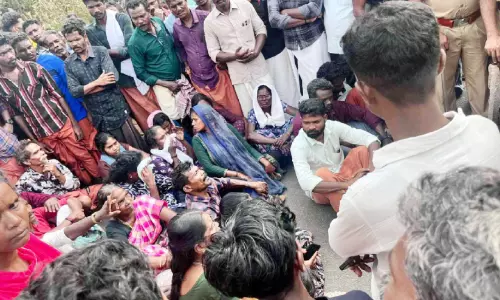 യുവാവിനെ കാട്ടാന ചവിട്ടിക്കൊന്ന സംഭവം ആംബുലൻസ് തടഞ്ഞ് പ്രതിഷേധം